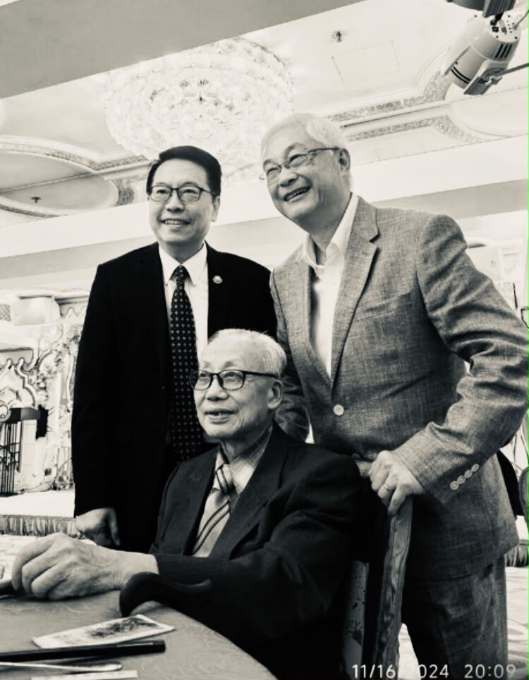 胡炳昭校友紀念照片
